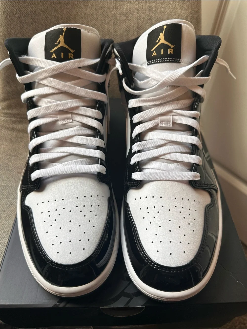 Jordan Air Jordan 1 Mid SE Black with Metallic Gold 13M